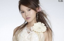 伊能静回应不敢面对年龄问题，希望自己活到80岁和女儿做闺蜜