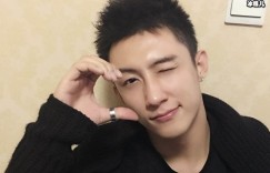 黄景瑜开始拍摄工作，父母前来探班