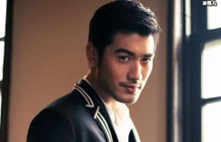 高以翔女友再发旧照，好友宝宝一周岁生日聚会