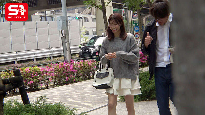(SONE-904) 走到哪都被人欺负！奈奈美穗 (Nana Miho)：没办法，没办法......