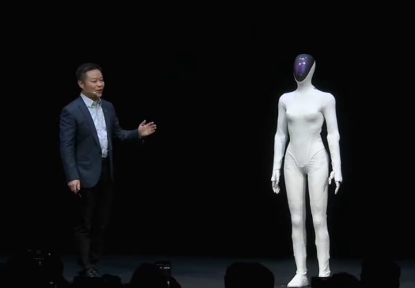 小鹏女机器人Iron里面藏了一个真人？何小鹏正式回应