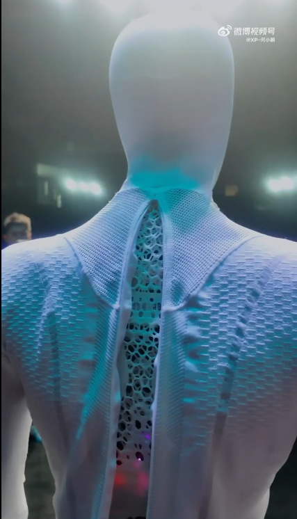 小鹏女机器人Iron里面藏了一个真人？何小鹏正式回应