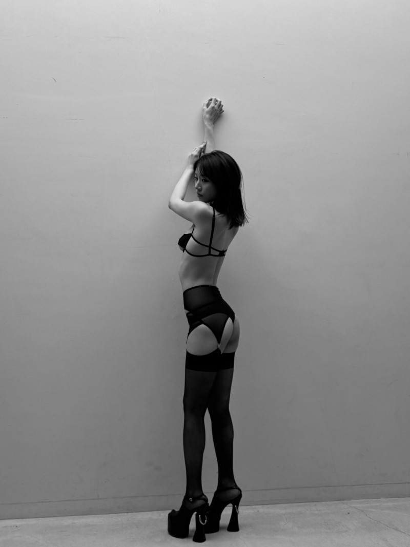 河北彩伽作品SONE-763发布!打巴掌、踩鸡鸡⋯戴眼镜的「文系美女」这次有够痴!