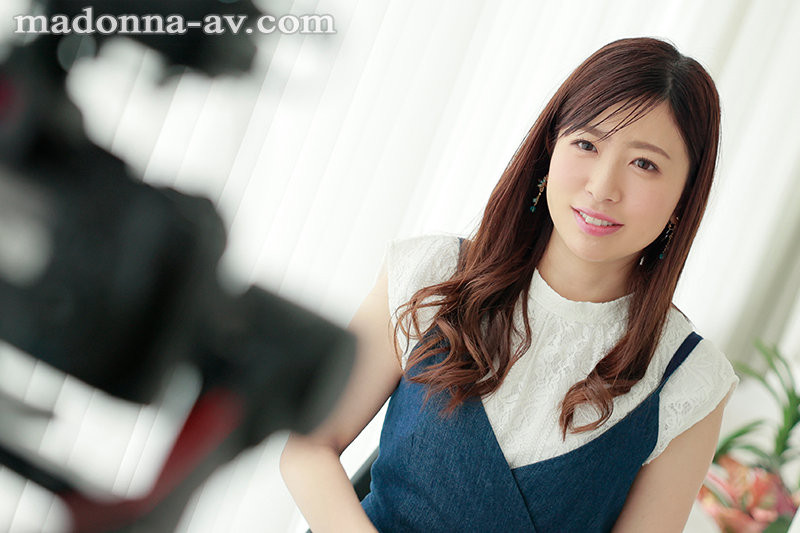 哪泥?那位爱笑的校花竟然出道前就被无码卖家捕获了!