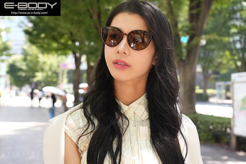 东云椿(EYAN-210)海外凯旋归来!在伸展台上为日本争光、细腰爆乳的模特儿出道!