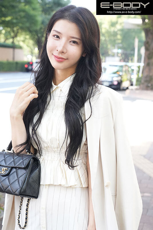 东云椿(EYAN-210)海外凯旋归来!在伸展台上为日本争光、细腰爆乳的模特儿出道!