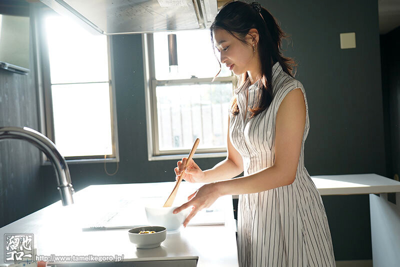 涩泽理耶流(MFYD-085)166公分F罩杯大腿！八头身黄金比例的人妻一抠就喷水！