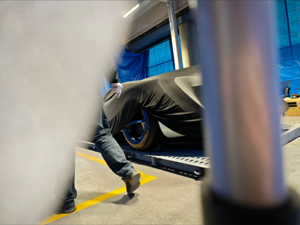 小米神秘跑车现身巴塞罗那 或为MWC 2026展示做准备