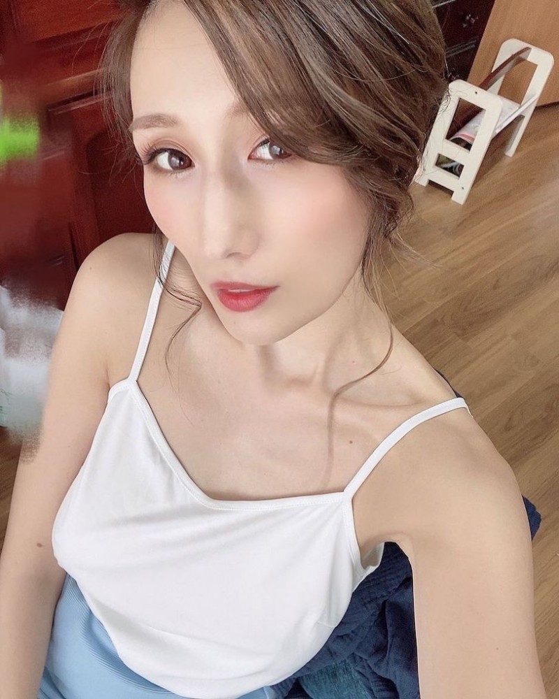 发文问「女优JULIA全线飘红的原因」,网狂推「这一点」超实用!