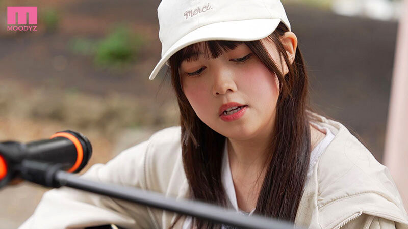 (MIFD-724)实在太穷了！街头歌手「白宫萌」牙一咬就拍A片惹！