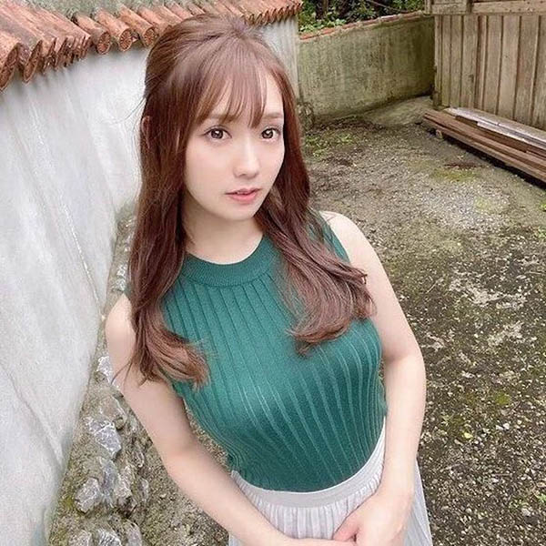 最新推荐！雪白的原石美少女《早野诗》最新作品介绍……