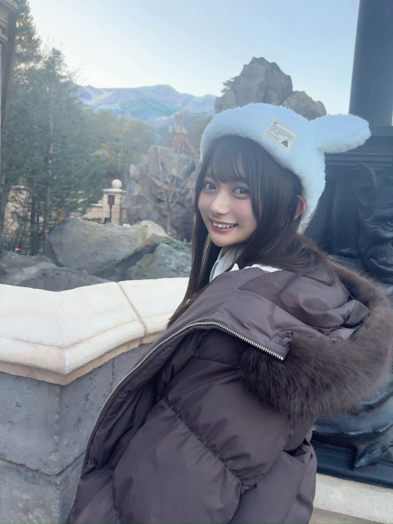 在迪士尼被认出来!发片机器的她不开心!