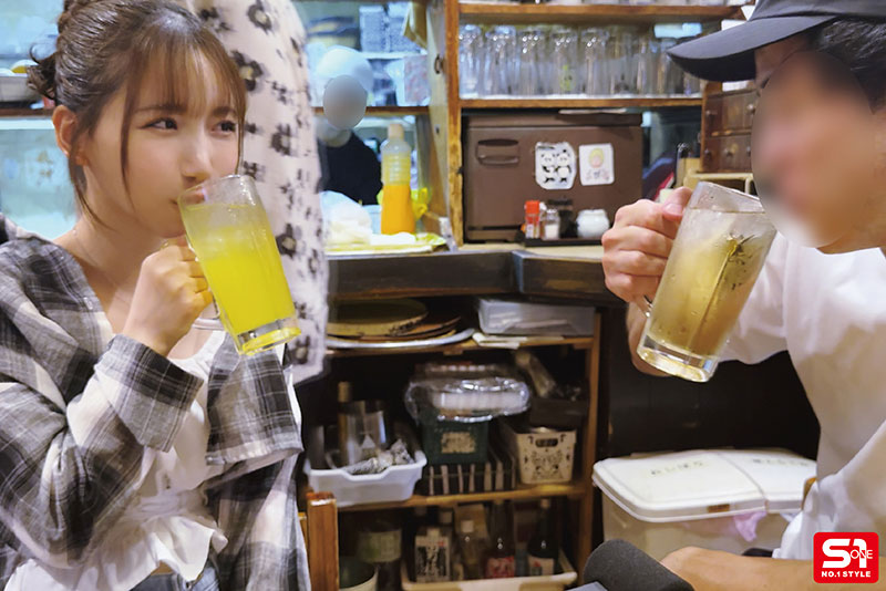 三田真鈴(三田真铃)作品SNOS-174发布！深沟美乳妹狂搭讪素人男子，在最棒时机出手…果然全中！