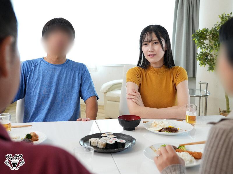 雨宫响(VEMA-258) 公司里最正的女同事揪我假扮男友!回老家探亲变「真枪实弹」