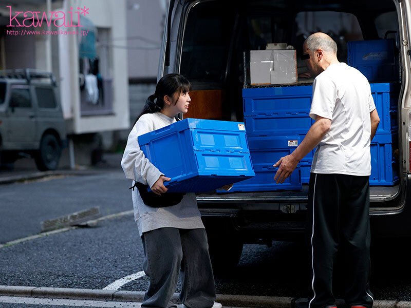 (CAWB-038）因为个子太小找不到工作⋯所以青峰こころ(青峰心)靠潮吹进攻AV界惹！