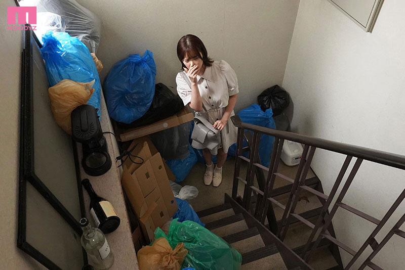 (MNGS-077) 老家变成垃圾屋!「正妹继女」惨遭恶臭继父监禁,疯狂中出强制受孕!