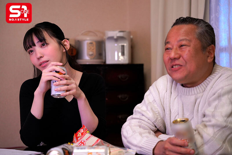 (SNOS-378) 新年第一炮！27岁I罩杯白嫩巨乳美少女「紫堂留衣」AV新作和中年舍监疯狂做爱！